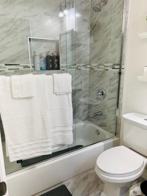 Gated Contemporary 3 Bedroom - 2 Bathroom Home In South La Plus Parking Los Angeles Buitenkant foto