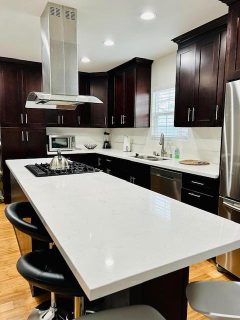 Gated Contemporary 3 Bedroom - 2 Bathroom Home In South La Plus Parking Los Angeles Buitenkant foto