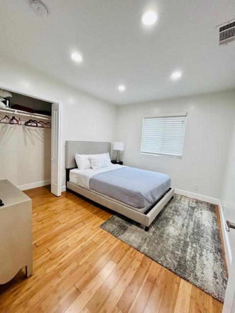 Gated Contemporary 3 Bedroom - 2 Bathroom Home In South La Plus Parking Los Angeles Buitenkant foto