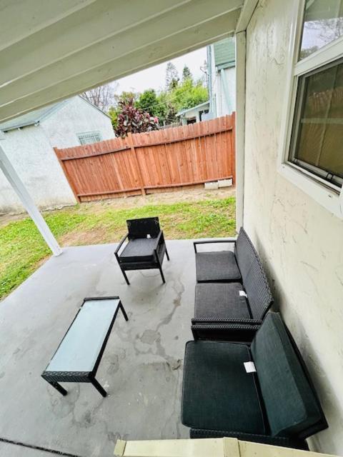 Gated Contemporary 3 Bedroom - 2 Bathroom Home In South La Plus Parking Los Angeles Buitenkant foto